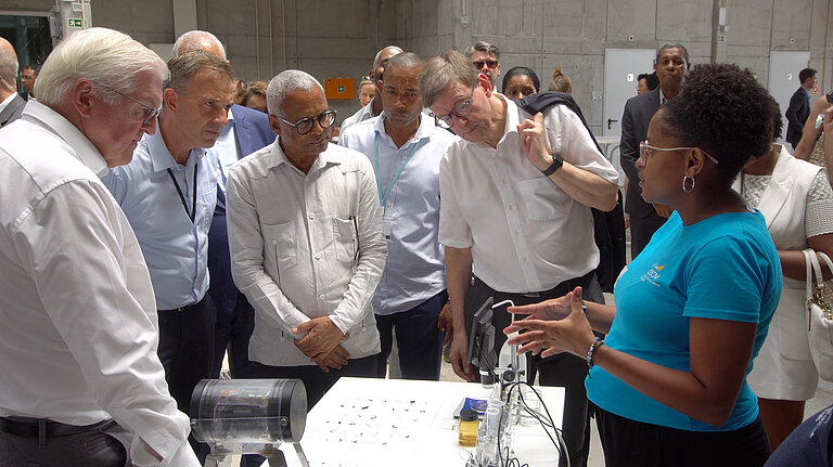 Bundespräsident Steinmeier am Ocean Science Centre Mindelo