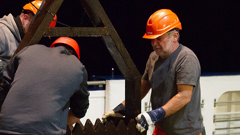 Bergen von Gesteinproben mit dem Kettensack. 