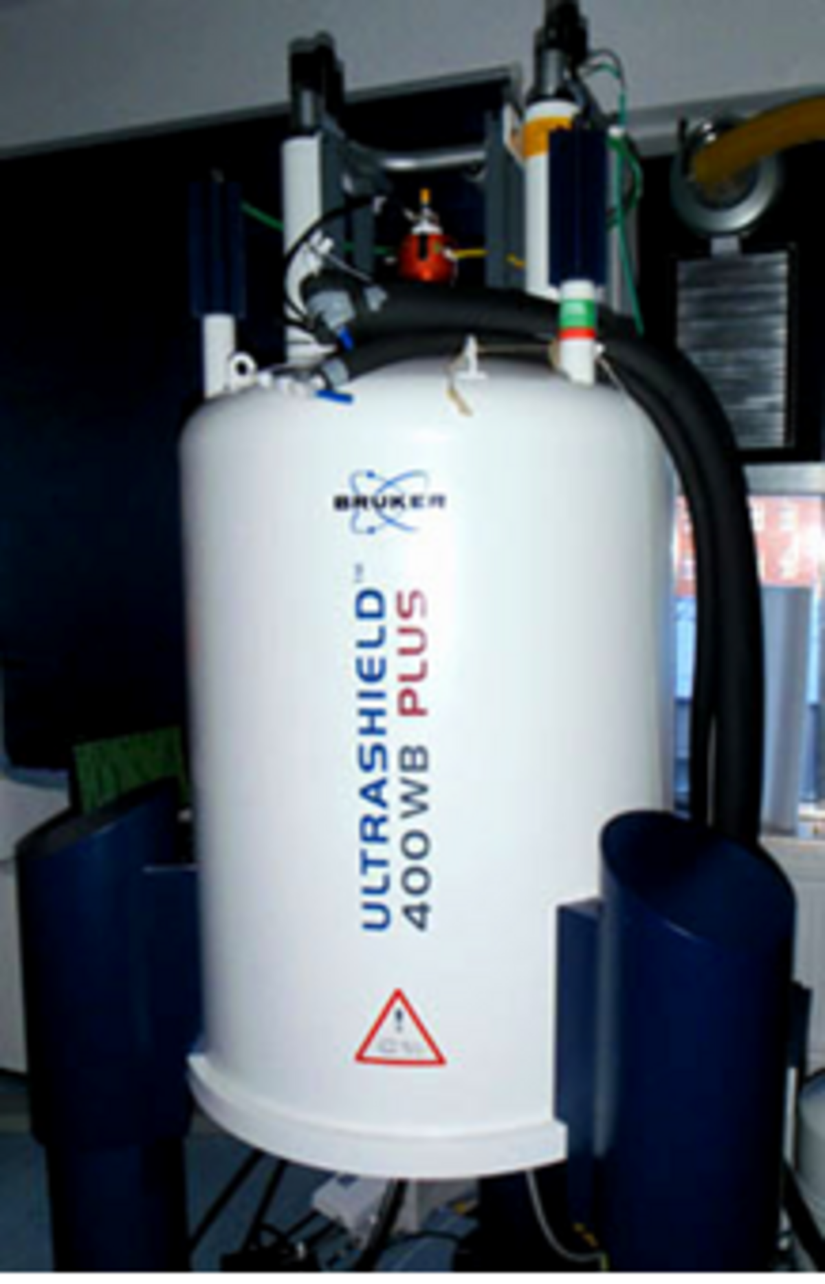 400 MHz wide-bore NMR spectrometer