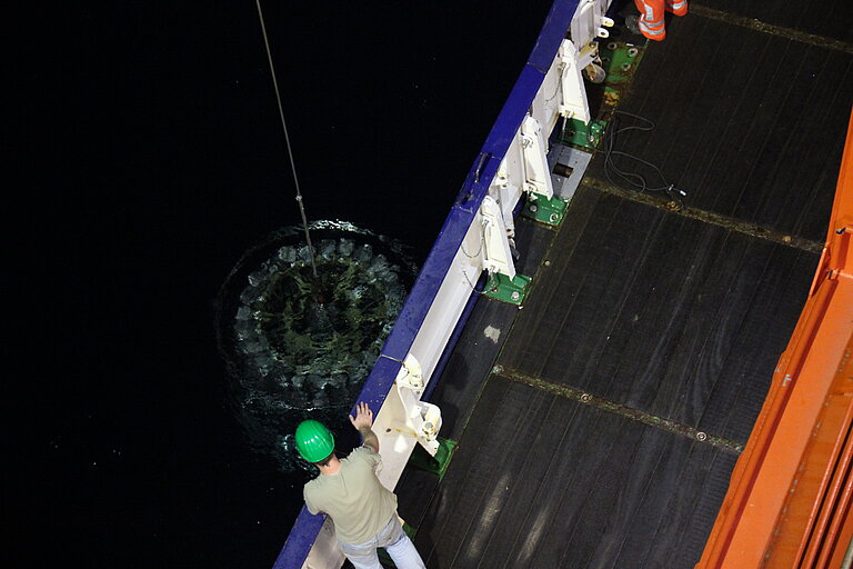 Water sampling during the expedition M121 with the German research vessel METEOR. Photo: Veit Dausmann/GEOMAR