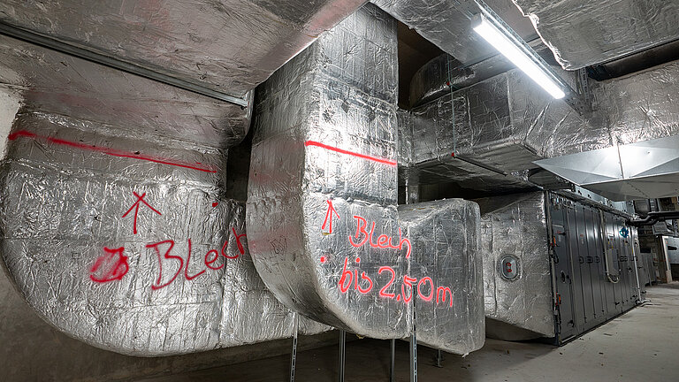 Part of the air shaft system insulated with aluminum foil in the ventilation center