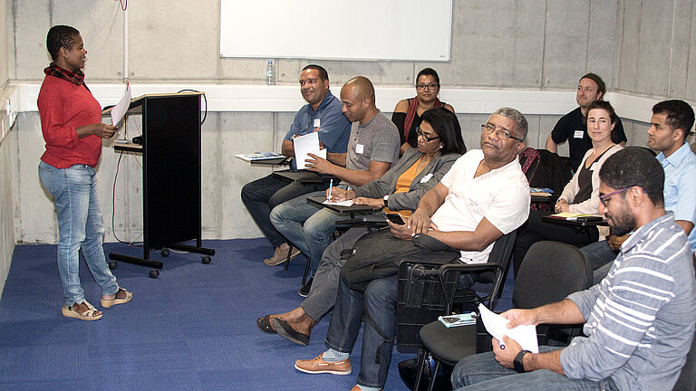 Das OSCM verfügt über einen Konferenzraum mit einer Kapazität von ca. 60 Personen, einschließlich Klimaanlage und Internetanschluss sowie WLAN-Zugang. 