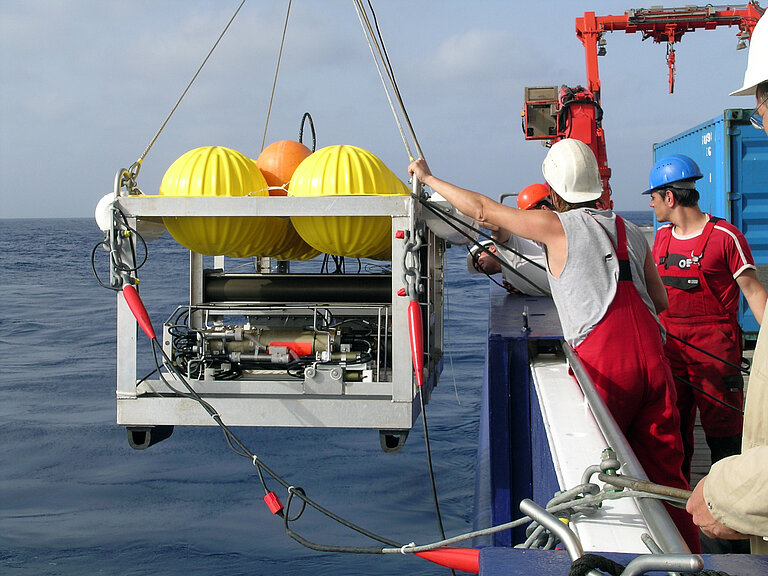 Das Ocean Tracer Injection System wird ausgebracht. Foto: M. Visbeck, GEOMAR