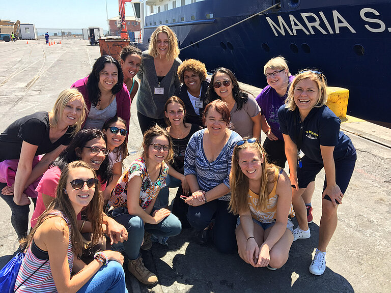 Wissenschaftlerinnen der Expedition MSM60 mit dem Forschungsschiff MARIA S. MERIAN im Januar 2017. 