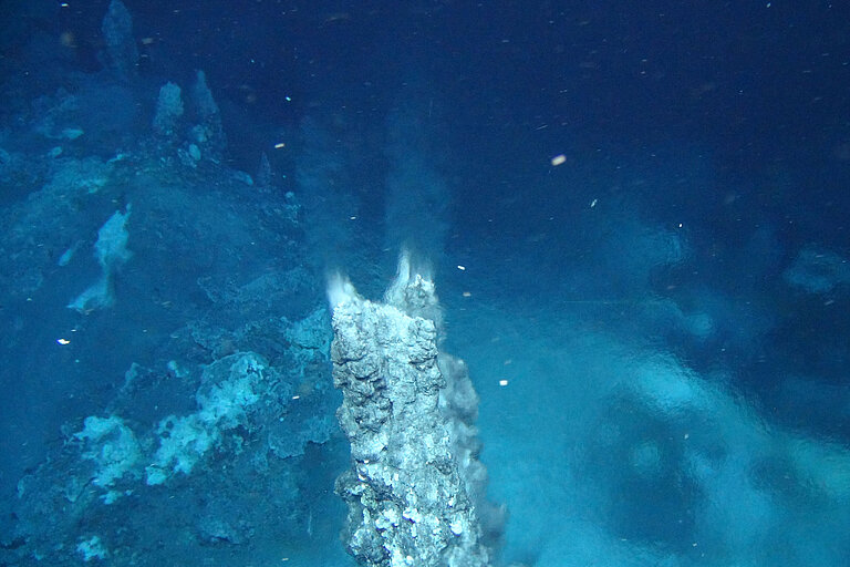Hot vent on the sea floor. Photo: ROV team/GEOMAR