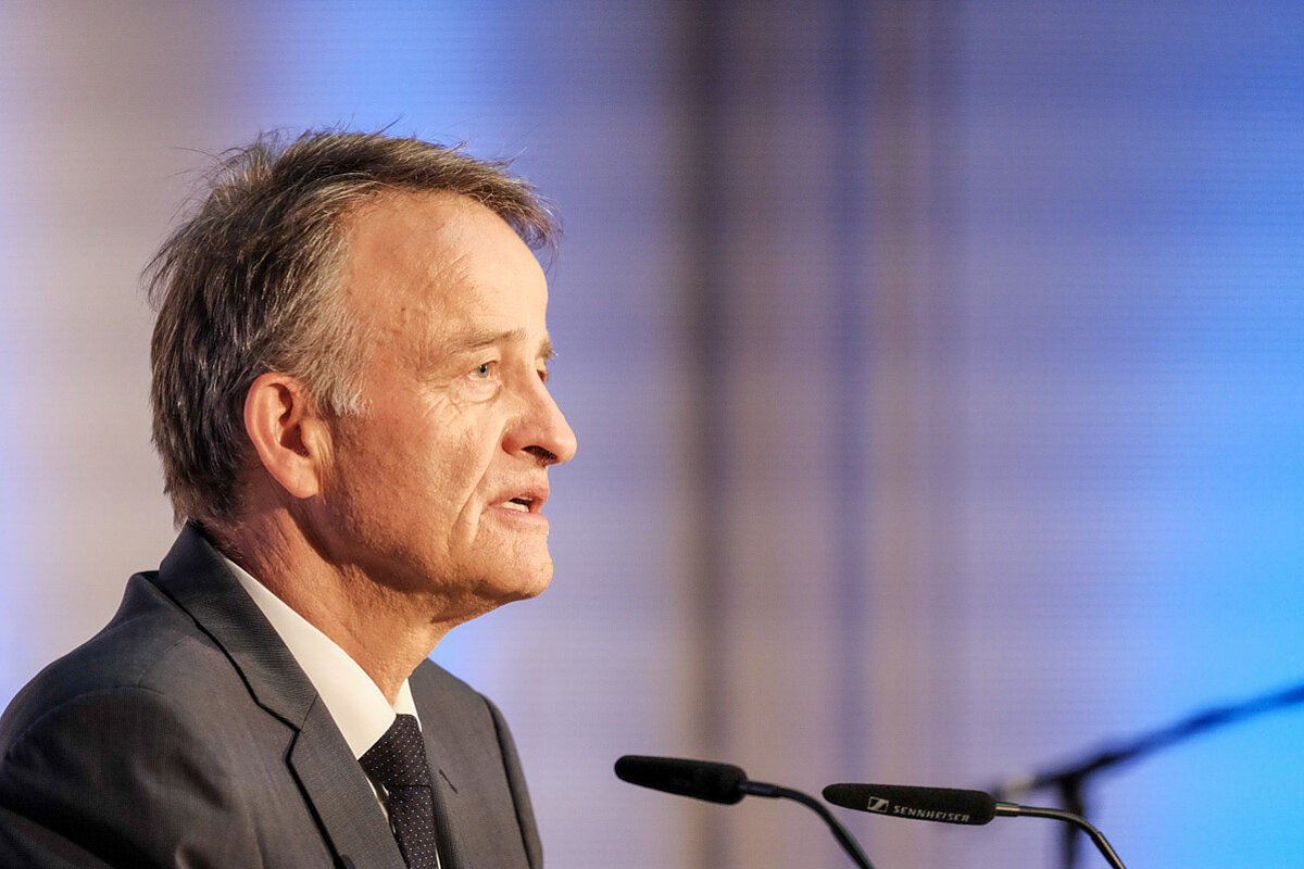 Volker Rieke speaking