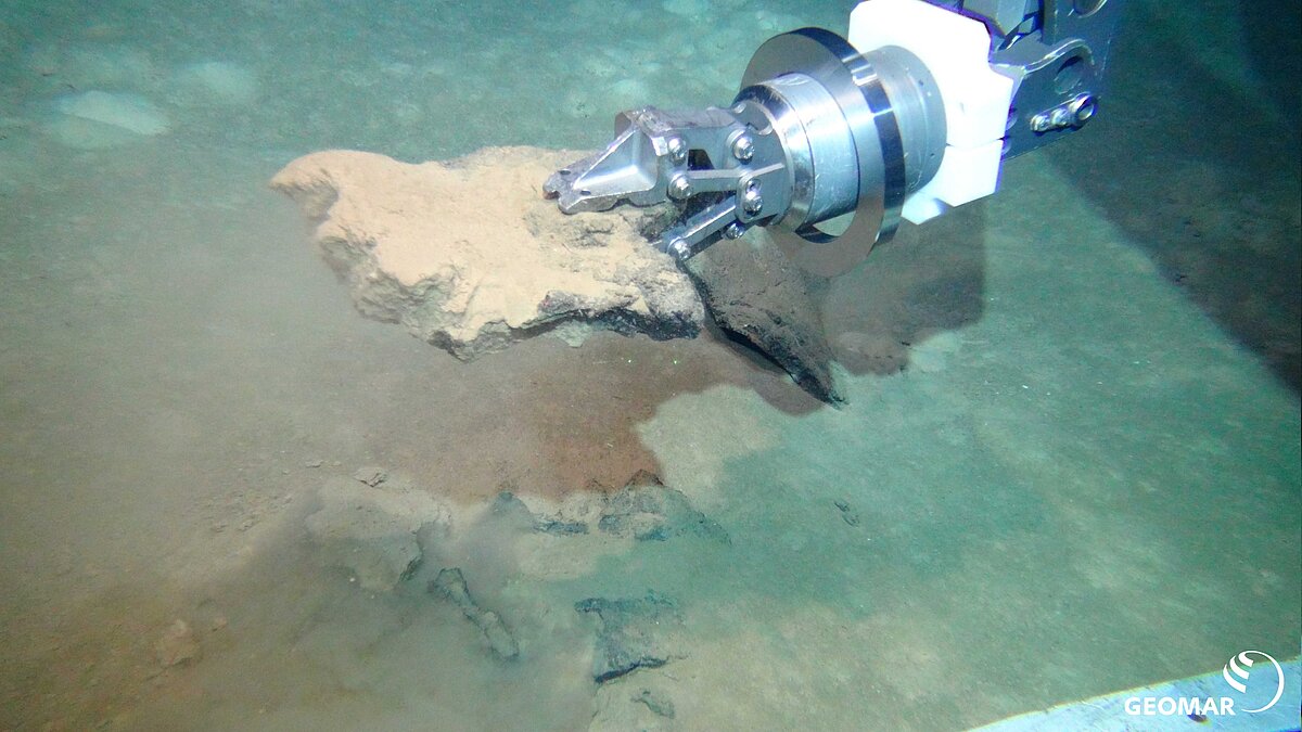 [Translate to English:] rock sampling