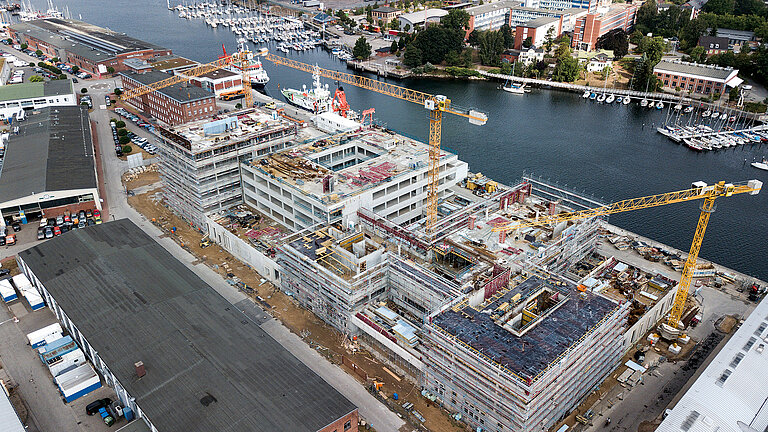 In August 2018, the individual elements and towers of the ENB can already be clearly seen.