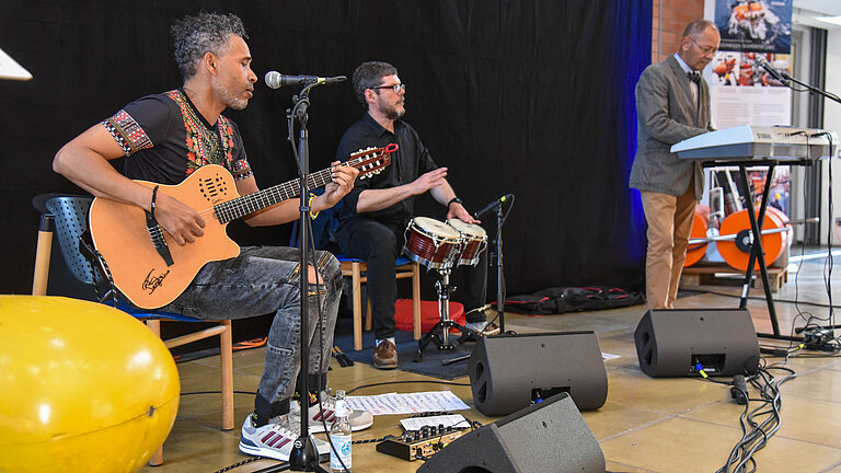  Band "Pol and Friends" 