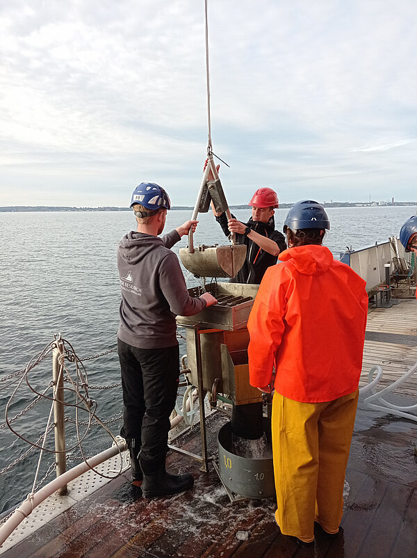 Figure 7: Van-Veen-grab in the Baltic sea to get reference material for process optimization. (Photo: Kenneth Arinaitwe)