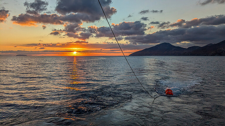 Sonnenuntergang vor Santorini
