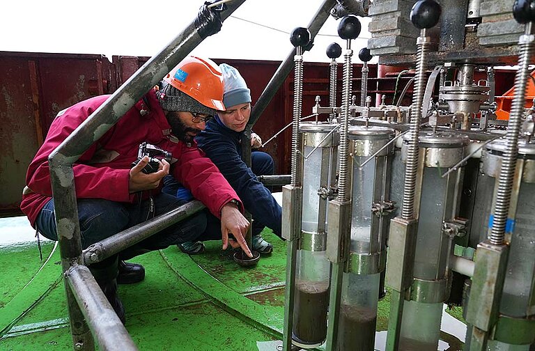 Gewinnung von Meeresbodensedimenten aus der nordwestlichen Laptewsee. Quelle: Swiss Polar Institute