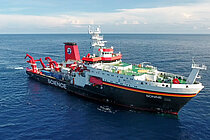 Das deutsche Forschungsschiff SONNE auf dem Meer