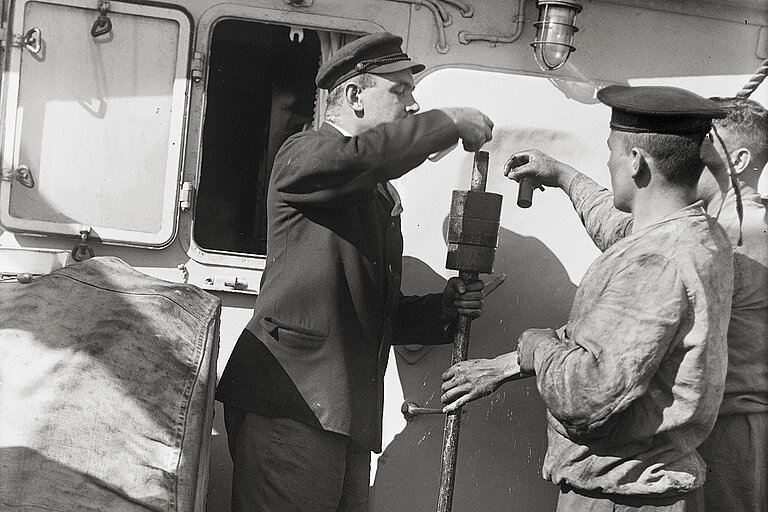 Dichtsetzen der Stoßröhre durch Dr. Pratje