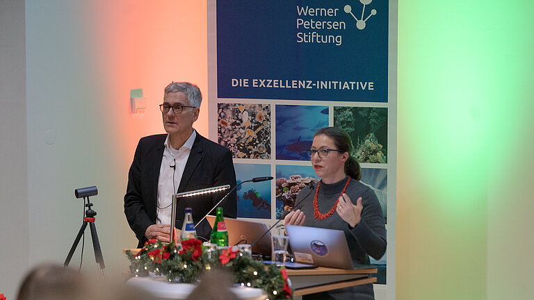 Frank Spiekermann und Katja Matthes am Rednerpult bei der Preisverleihung