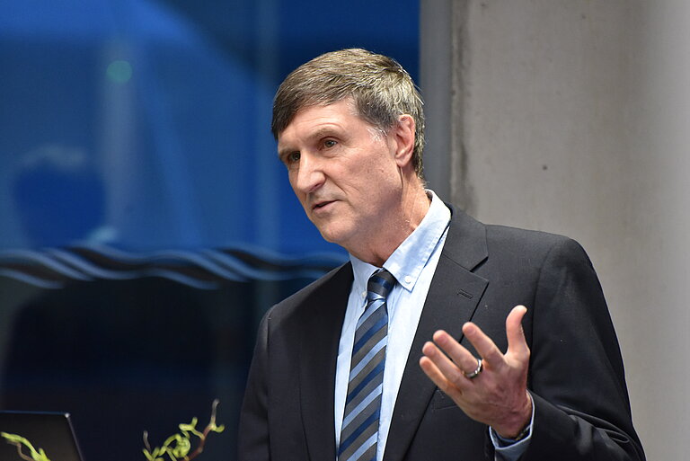 Professor Dr. Kaj Hoernle