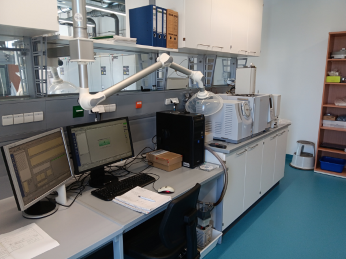 Shimadzu GCMS-QP2010