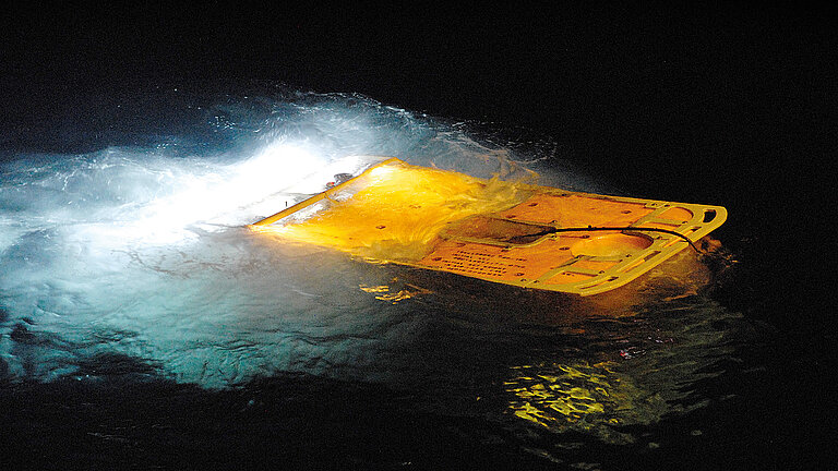 ROV KIEL6000 kehrt vom Einsatz zurück. Während SO242 wurden mit dem Tauchroboter 23 Tauchgänge in mehr als 4.000 Meter Wassertiefe mit einer Gesamtzeit von über 250 Stunden durchgeführt.