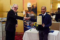 Mojib Latif erhät das "Goldene Lot"