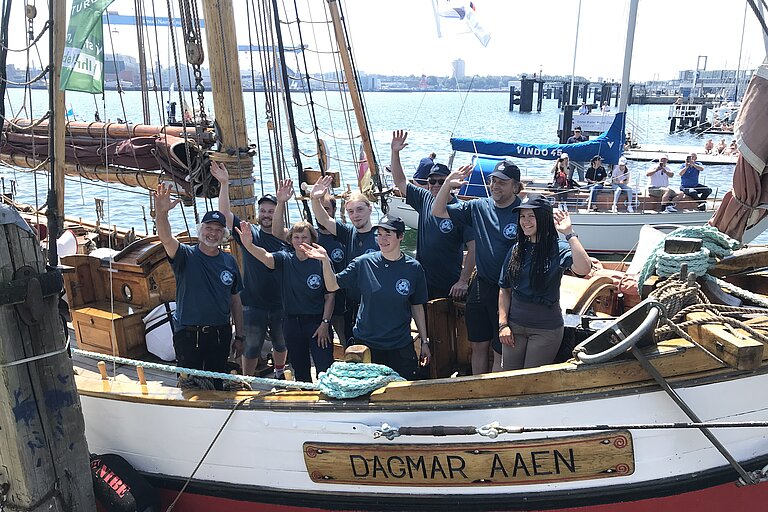 Arved Fuchs and his team departing with Dagmar Aaen from GEOMAR in Kiel. Photo: A. Villwock, GEOMAR