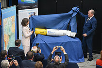 GEOMAR Direktorin Professorin Katja Matthes und S.D. Fürst Albert II von Monaco bei der Taufe des AUV Albert I de Monaco. Foto: Thomas Eisenkrätzer.