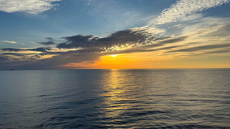 Sonnenuntergang über dem Mittelmeer
