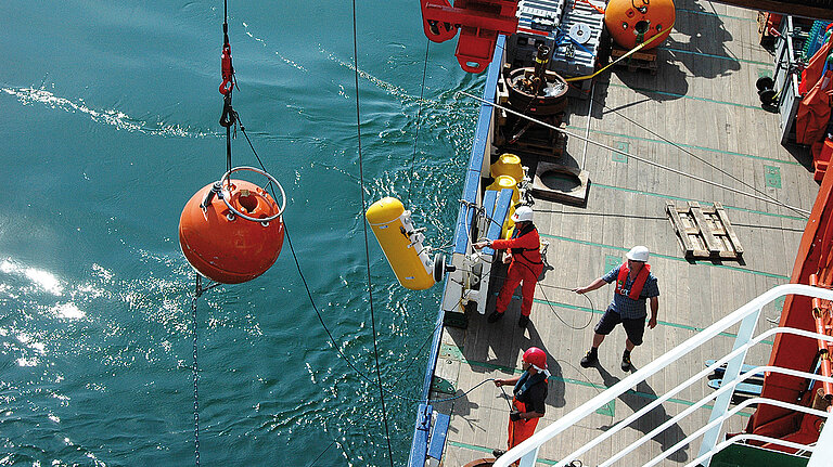 Ausbringen einer Verankerung von Bord der METEOR