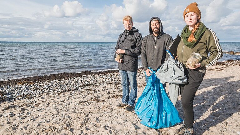 Dem Plastikmüll an unseren Stränden auf der Spur während der Probennahme Ende September 2018