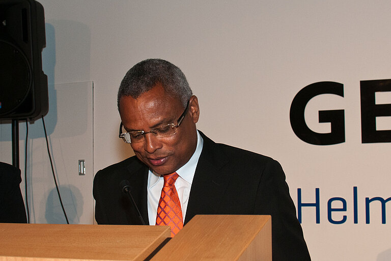 Premierminister Jose Maria Neves bedankte sich für den Preis und lobte die gute Zusammenarbeit zwischen kapverdischen und deutschen Meeresforschern. Foto: J. Steffen, GEOMAR