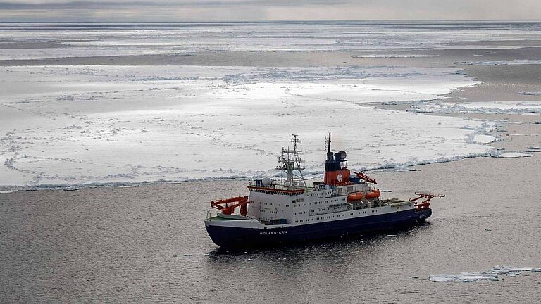 Forschungsschiff POLARSTERN beim Langzeitobservatorium "Hausgarten" des Alfred-Wegener-Insituts zwischen Spitzbergen und Grönland. 