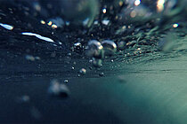 Luftblasen unter Wasser