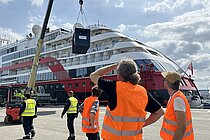 Ein Kreuzfahrtschiff liegt am Kai