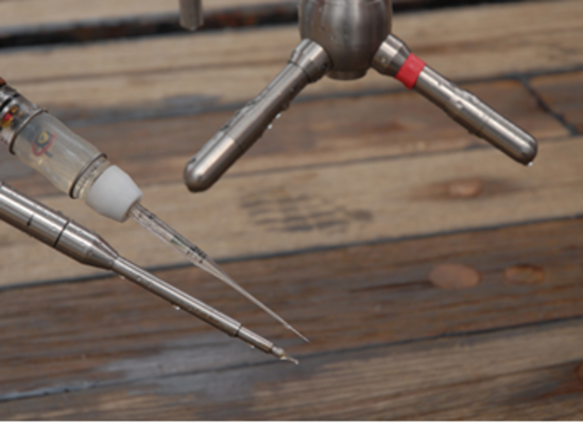 View on the sensors: Temperature sensor (left) addition to the oxygen sensor (middle) and the ADV in the upper part.