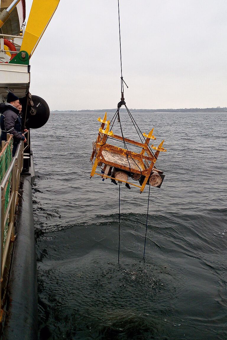 Das Gestell lag auf dem Kopf am Meeresboden, als es gefunden wurde. Foto: Martin Steen/GEOMAR