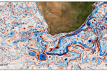 Mesoskalige und submesoskalige Strömungen im Ozean südlich von Afrika. Eine Momentanaufnahme der normalisierten relativen Wirbelstärke an der Oberfläche (ein Maß für die Rotation und die Turbulenz) aus einer numerischen Simulation mit einer horizontalen Auflösung von 1/60°. Grafik: Arne Biastoch, Franziska Schwarzkopf, GEOMAR