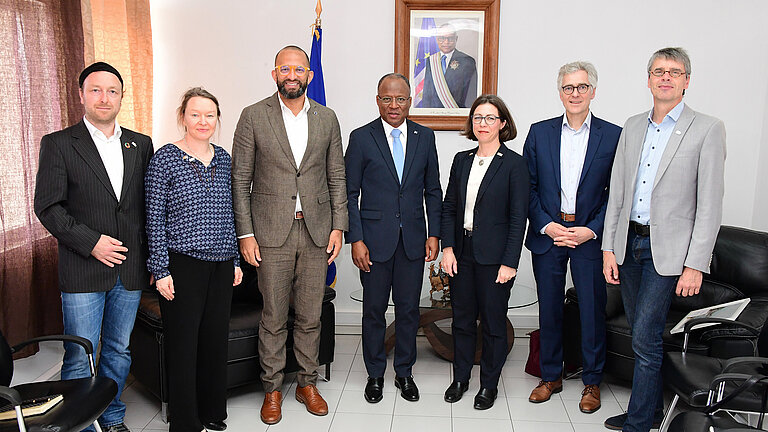 GEOMAR-Direktorin mit Premierminister und Meeresminister