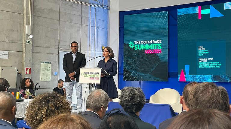 GEOMAR-Direktorin Professorin Dr. Katja Matthes hält eine Ansprache