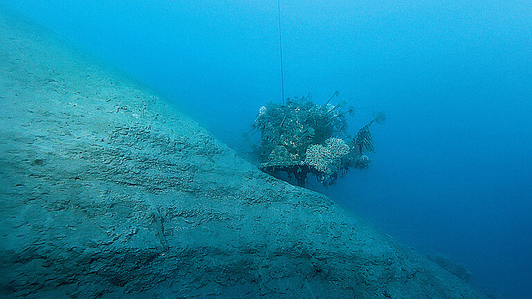 Ein ausgesetztes Piezometer des Ifremer vor der Küste Nizzas zur Untersuchung der Hangstabilität.