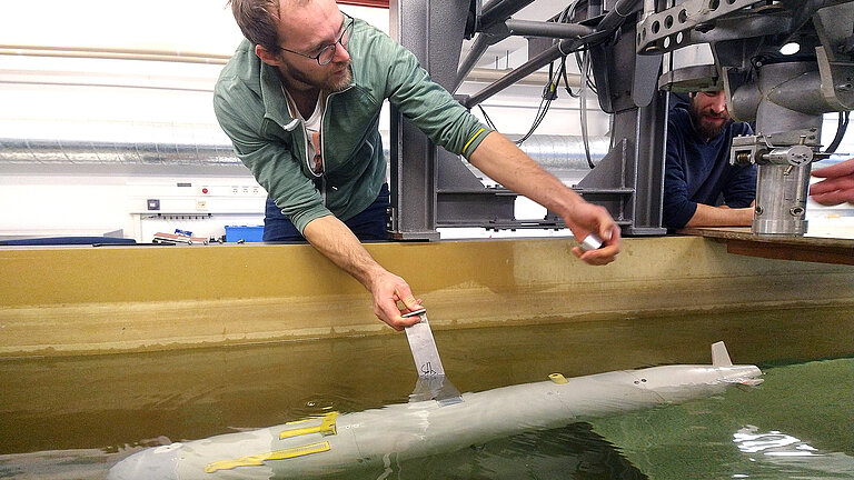Test eines Modells von AUV POSEIDON im Strömungskanal der Fachhochschule Kiel im November 2022