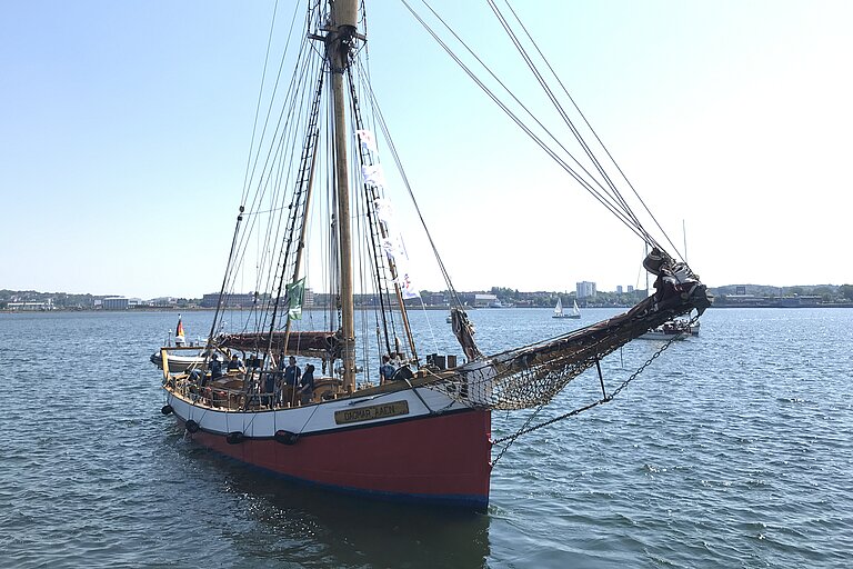 Dagmar Aaen beim Ablegen in Kiel. Foto: A. Villwock