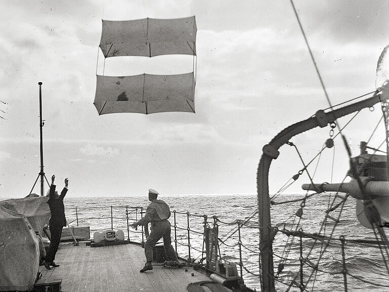 Aufstieg eines meteorologischen Drachens. 