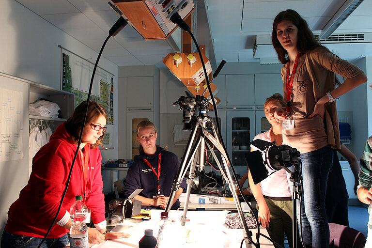 Im zweiten Teil des Sommerkurses setzen die Schülerinnen und Schüler das Gelernte in Kurzfilmen um. Foto: S. Dengg, GEOMAR