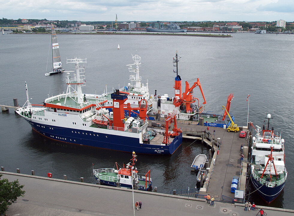 ALKOR, POSEIDON, LITTORINA und POLARFUCHS an der Forschungsschiffspier GEOMAR, Westufer