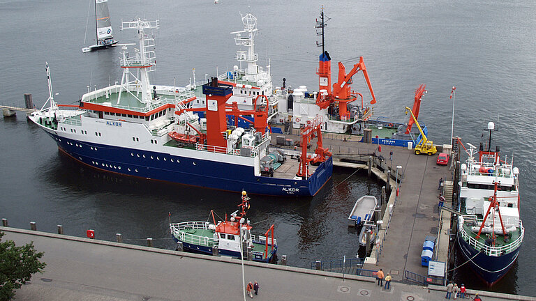 ALKOR, POSEIDON, LITTORINA und POLARFUCHS an der Forschungsschiffspier GEOMAR, Westufer