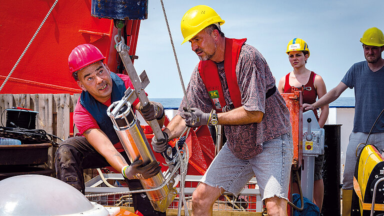 Attachment of the releaser, which holds the entire installation to the seabed. 