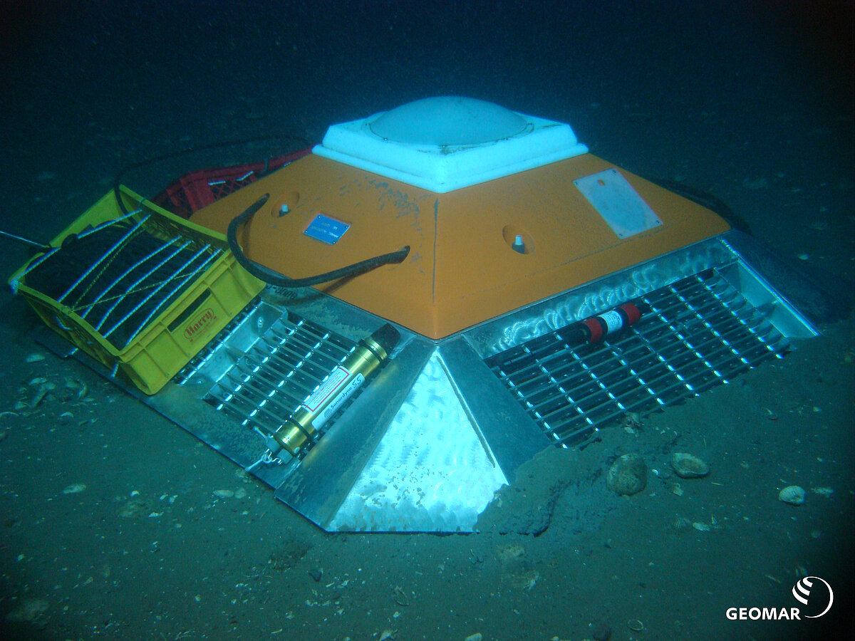 Trawl-resistant lander AL412