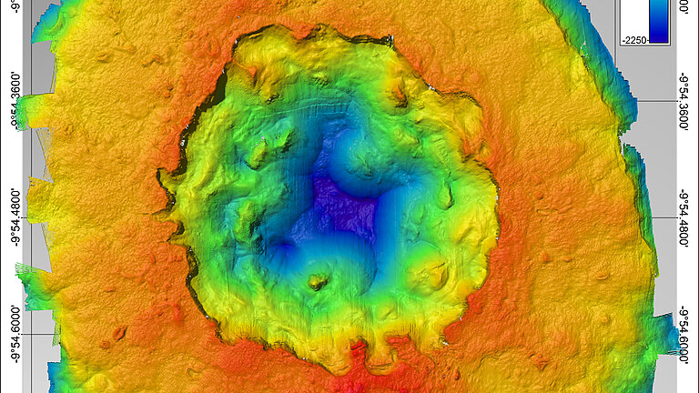 Bunte Ringe bilden einen Unterwasserberg ab