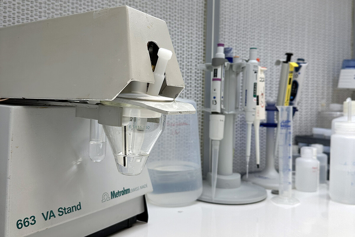 Potentiostat (Voltameter)