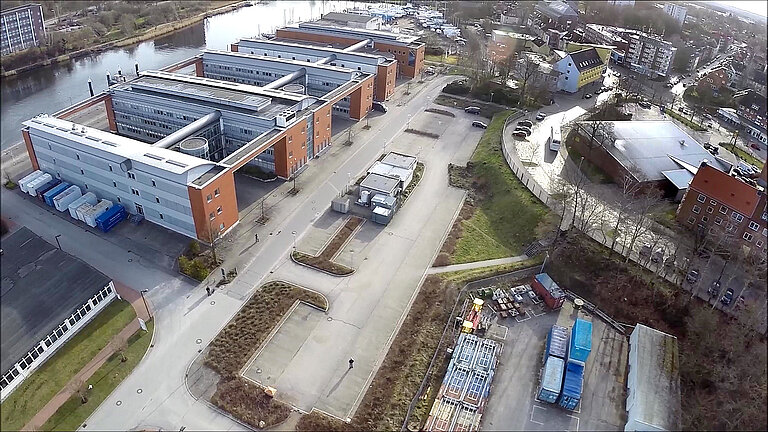 Anfang 2015: Luftaufnahme des Gebäude 8 vor Beginn der Baumaßnahmen. 