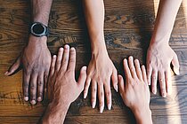 Hände. Foto: Clay Banks, Unsplash.